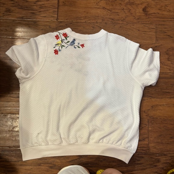 Vintage-Style Embroidered Bird Waffle Knit Tee - Picture 5 of 10